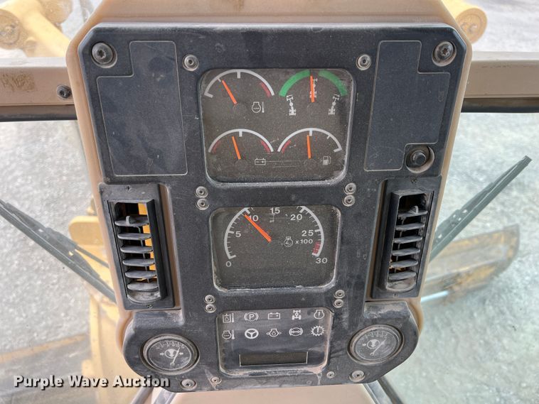 image for item IA9194 2004 Caterpillar 12H  motor grader