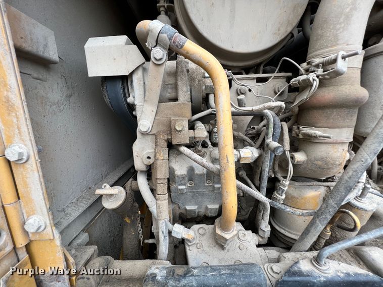 image for item IA9194 2004 Caterpillar 12H  motor grader