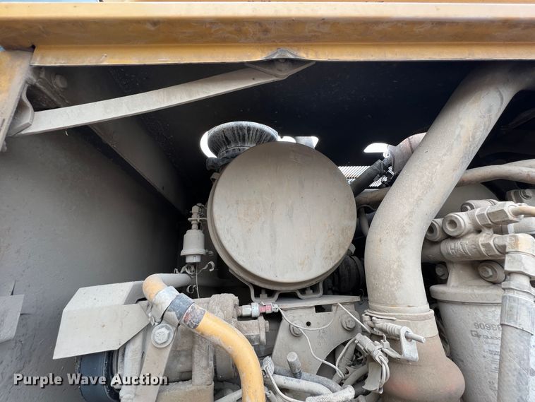 image for item IA9194 2004 Caterpillar 12H  motor grader