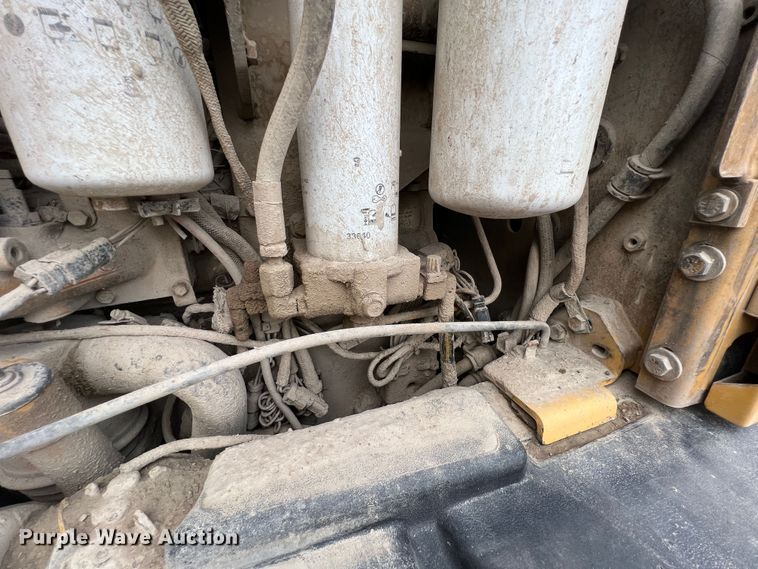 image for item IA9194 2004 Caterpillar 12H  motor grader