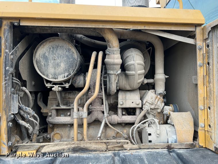 image for item IA9194 2004 Caterpillar 12H  motor grader