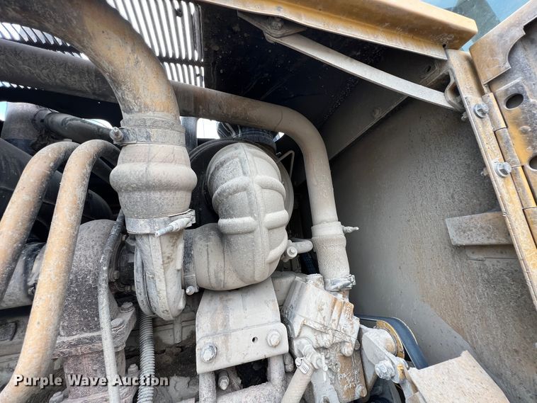 image for item IA9194 2004 Caterpillar 12H  motor grader