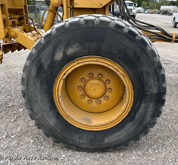 image for item IA9194 2004 Caterpillar 12H  motor grader