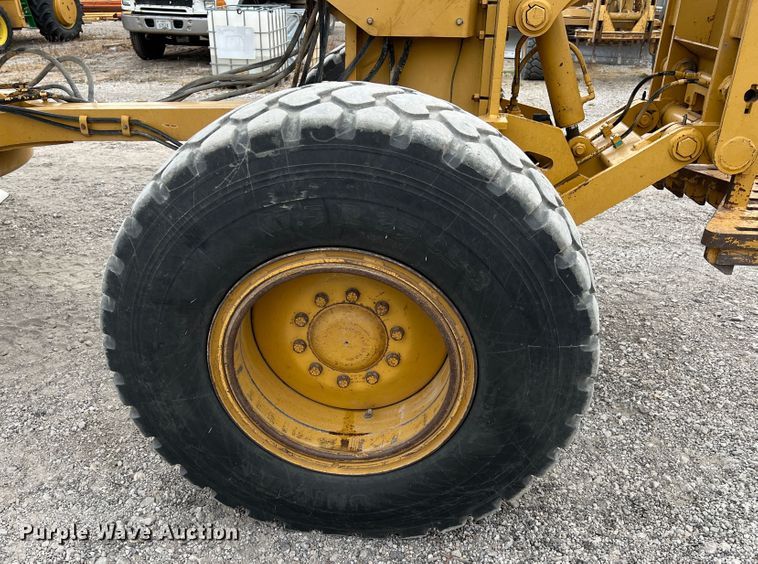 image for item IA9194 2004 Caterpillar 12H  motor grader