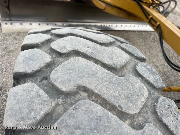 image for item IA9194 2004 Caterpillar 12H  motor grader