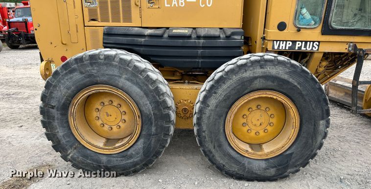 image for item IA9194 2004 Caterpillar 12H  motor grader