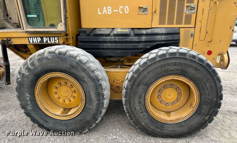 image for item IA9194 2004 Caterpillar 12H  motor grader