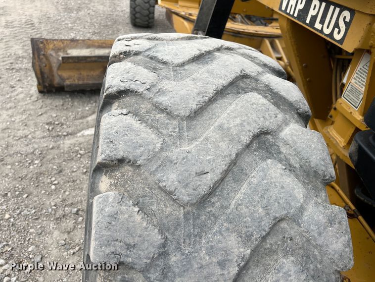 image for item IA9194 2004 Caterpillar 12H  motor grader