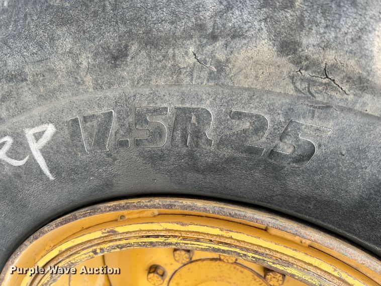 image for item IA9194 2004 Caterpillar 12H  motor grader