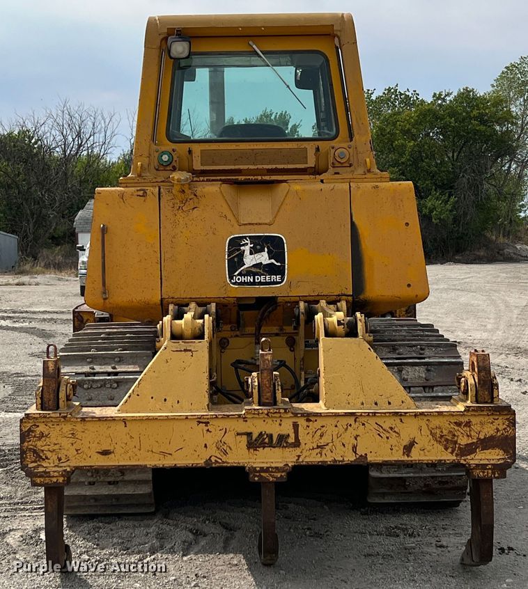 image for item IA9197 1990 John Deere 850B dozer