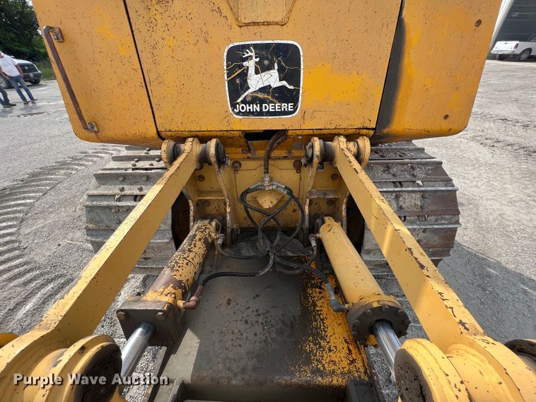 image for item IA9197 1990 John Deere 850B dozer