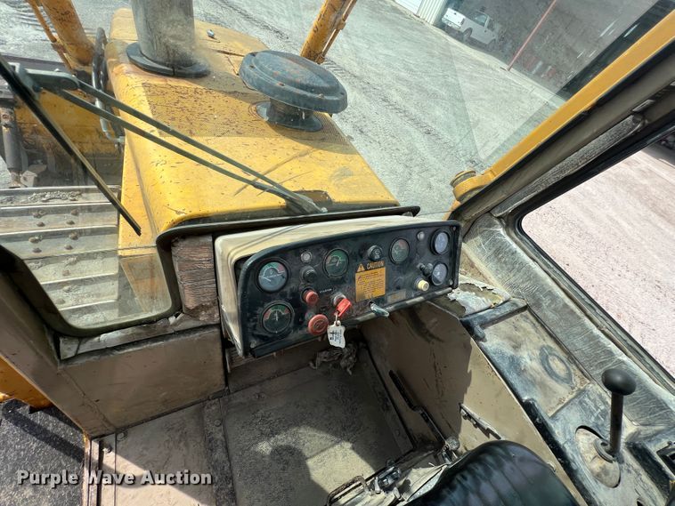 image for item IA9197 1990 John Deere 850B dozer