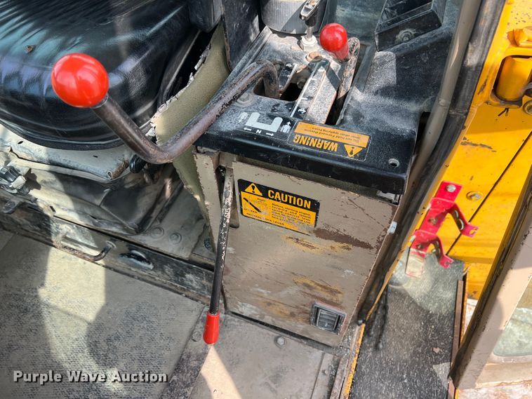 image for item IA9197 1990 John Deere 850B dozer