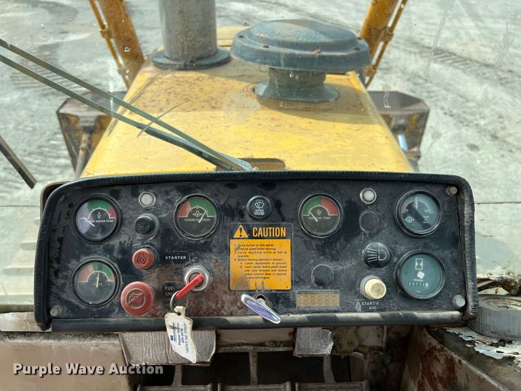 image for item IA9197 1990 John Deere 850B dozer