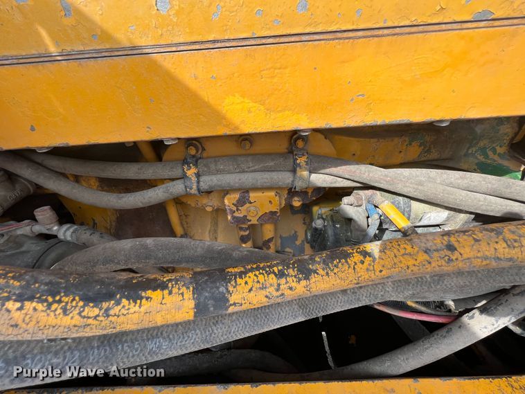 image for item IA9197 1990 John Deere 850B dozer