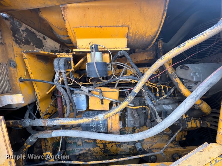 image for item IA9197 1990 John Deere 850B dozer