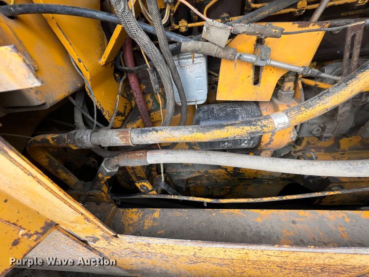 image for item IA9197 1990 John Deere 850B dozer
