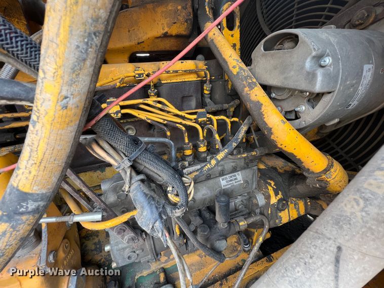 image for item IA9197 1990 John Deere 850B dozer