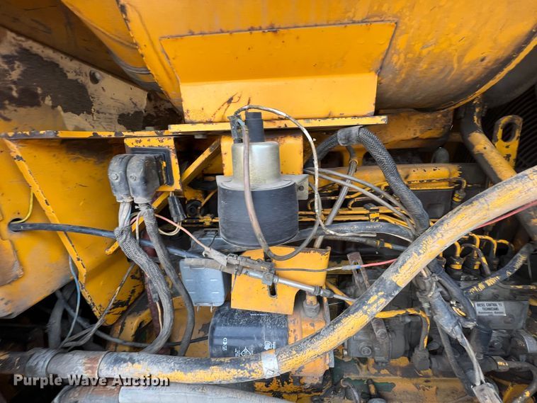 image for item IA9197 1990 John Deere 850B dozer