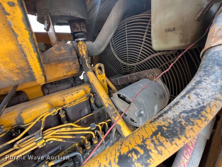 image for item IA9197 1990 John Deere 850B dozer