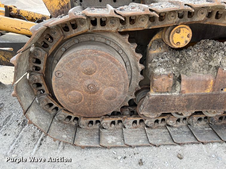 image for item IA9197 1990 John Deere 850B dozer