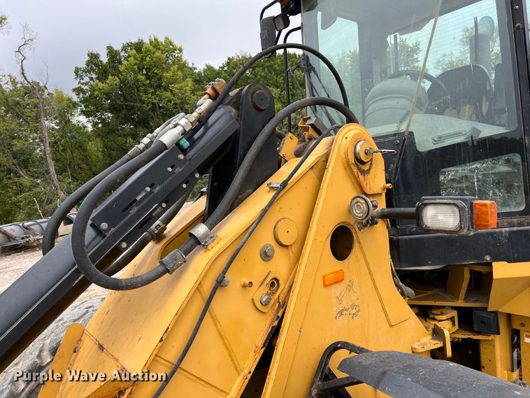 image for item IA9213 2005 Caterpillar 924G  wheel loader