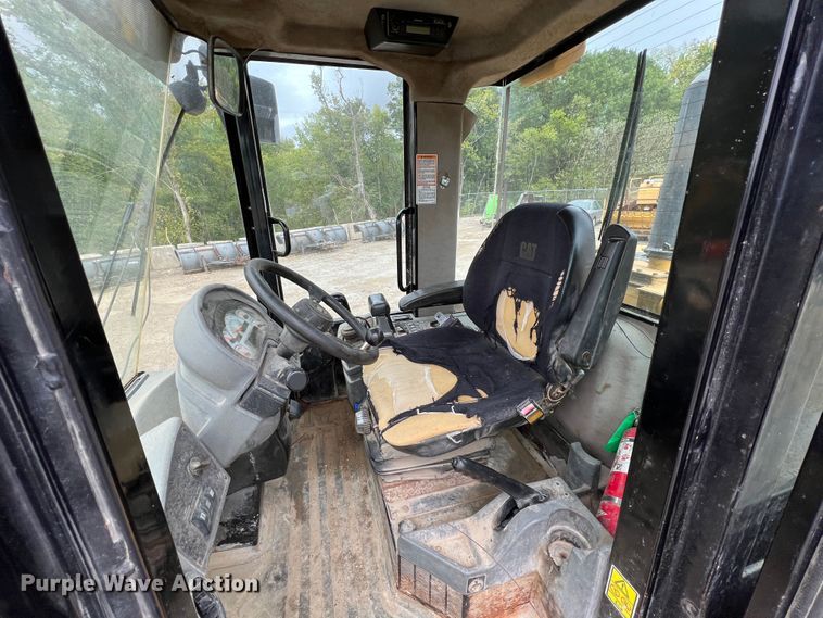 image for item IA9213 2005 Caterpillar 924G  wheel loader