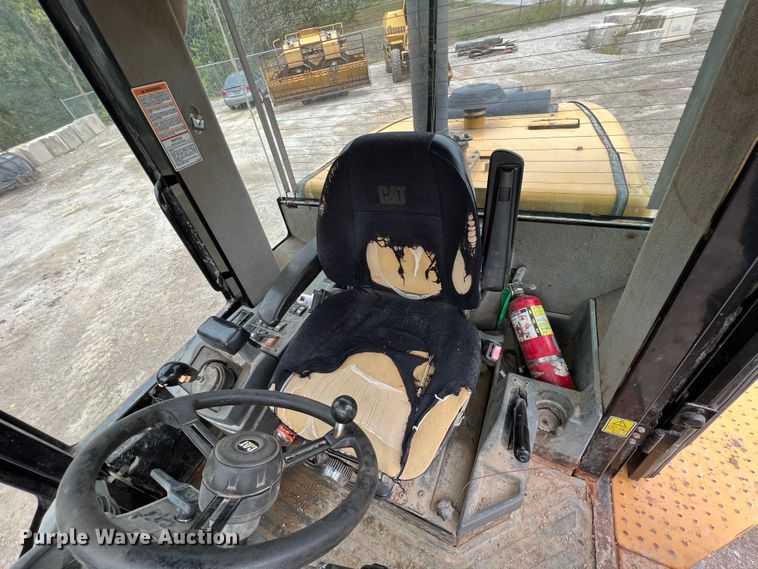 image for item IA9213 2005 Caterpillar 924G  wheel loader