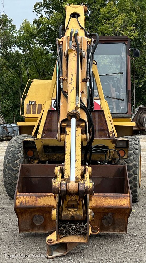image for item IA9215 1992 Case 1085C  wheeled excavator