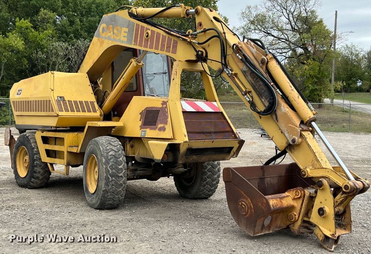 image for item IA9215 1992 Case 1085C  wheeled excavator