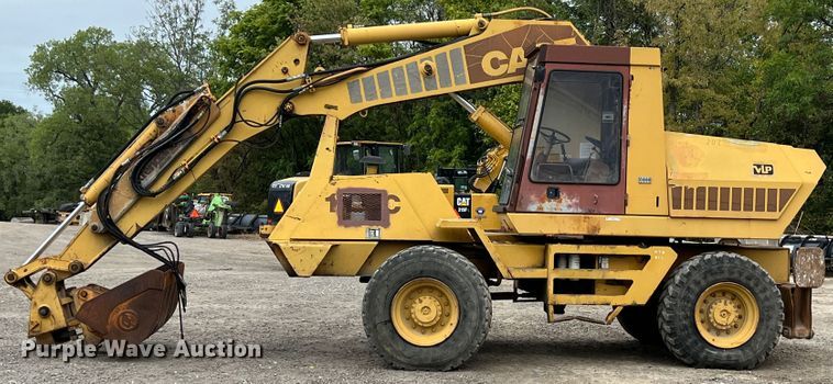 image for item IA9215 1992 Case 1085C  wheeled excavator