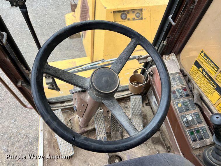 image for item IA9215 1992 Case 1085C  wheeled excavator