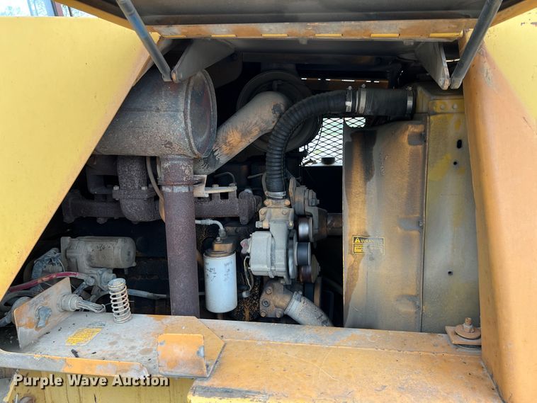 image for item IA9215 1992 Case 1085C  wheeled excavator