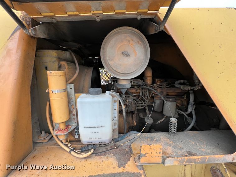 image for item IA9215 1992 Case 1085C  wheeled excavator