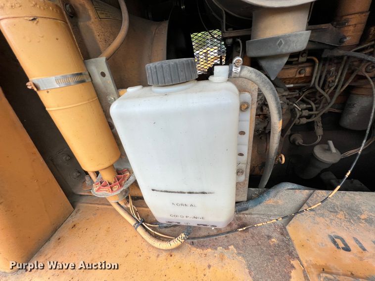 image for item IA9215 1992 Case 1085C  wheeled excavator