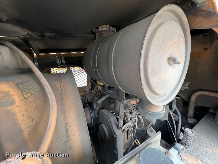 image for item IA9215 1992 Case 1085C  wheeled excavator