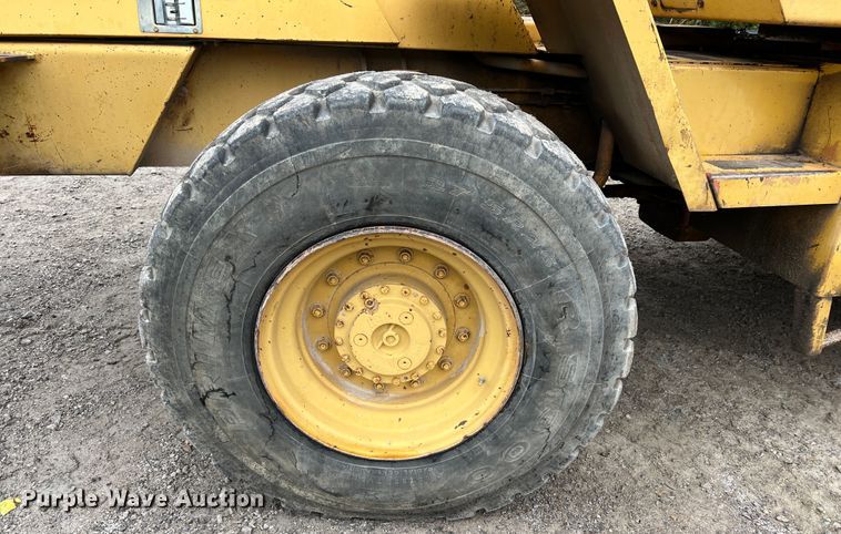 image for item IA9215 1992 Case 1085C  wheeled excavator