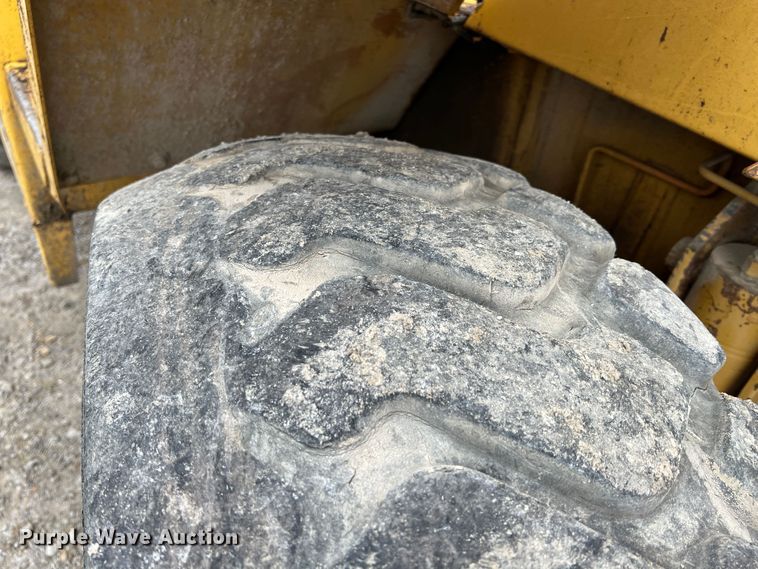 image for item IA9215 1992 Case 1085C  wheeled excavator