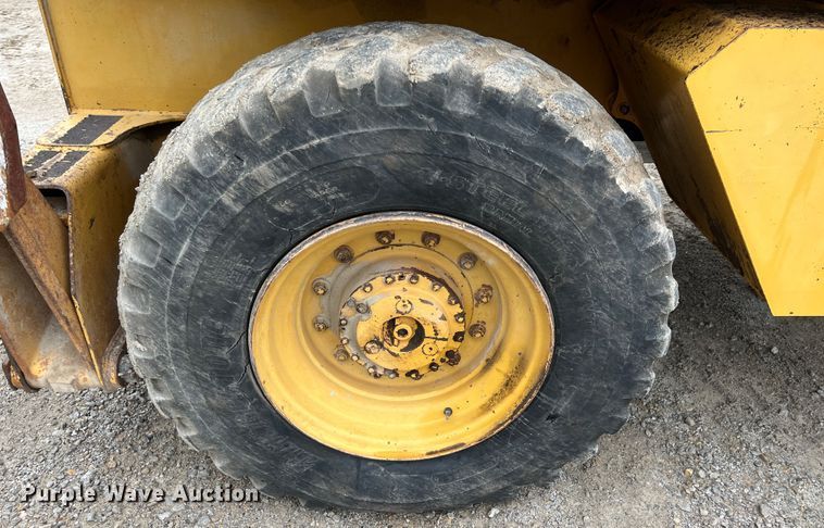 image for item IA9215 1992 Case 1085C  wheeled excavator