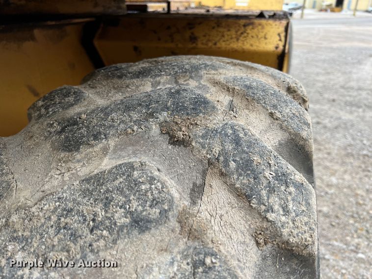 image for item IA9215 1992 Case 1085C  wheeled excavator