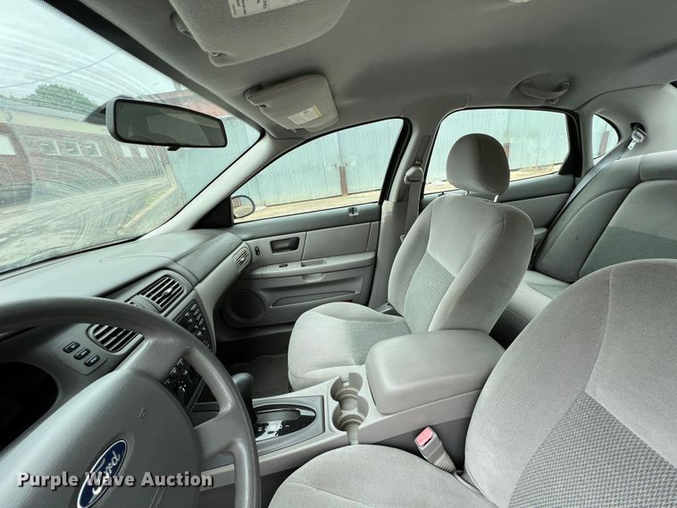 image for item IA9219 2007 Ford Taurus SE