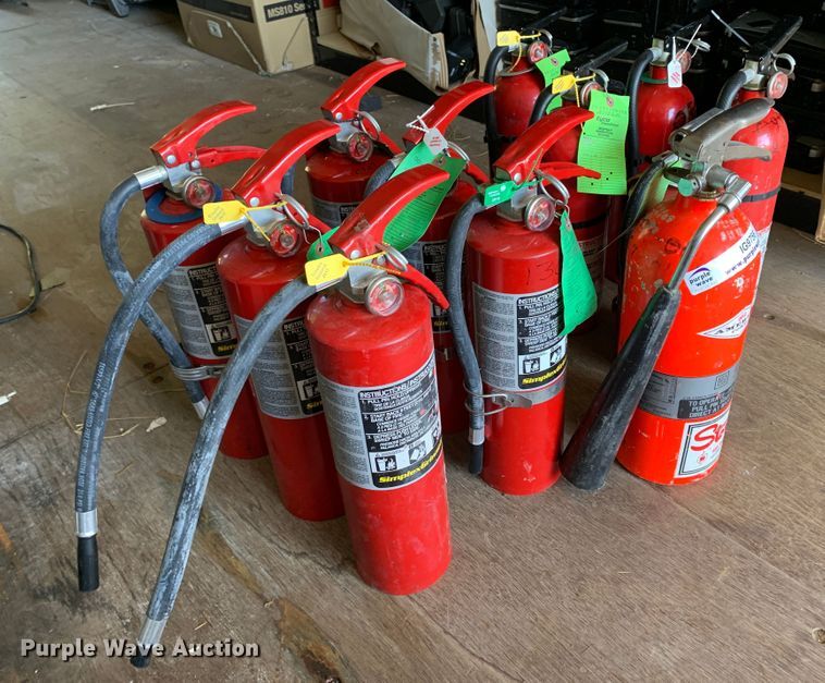 image for item IG9756 (12) fire extinguishers