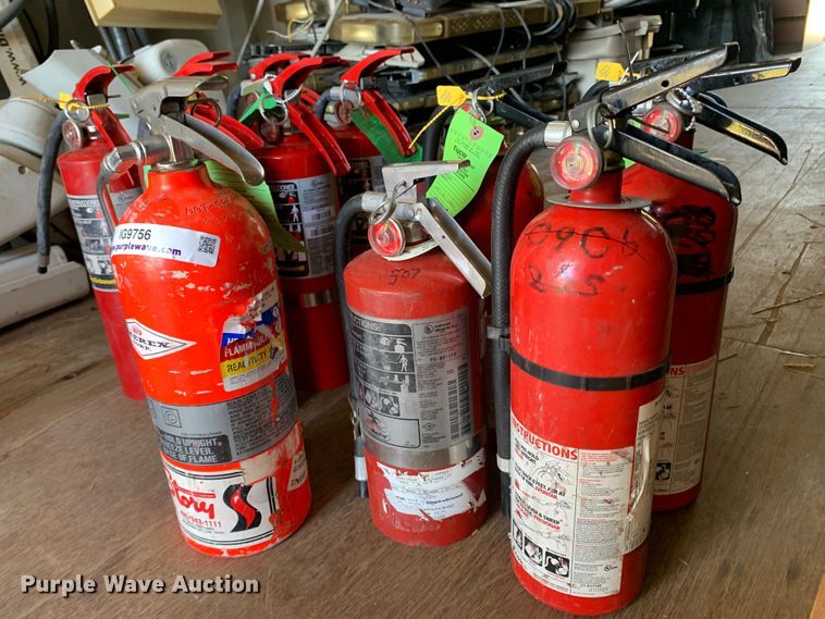 image for item IG9756 (12) fire extinguishers