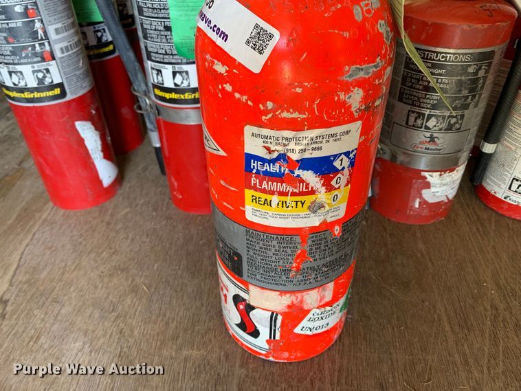 image for item IG9756 (12) fire extinguishers
