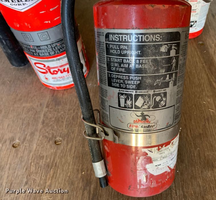 image for item IG9756 (12) fire extinguishers