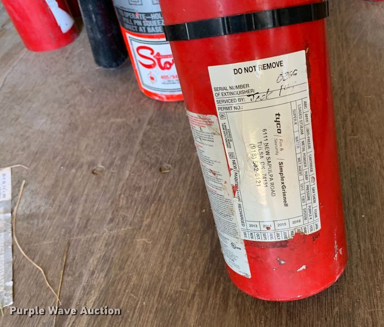 image for item IG9756 (12) fire extinguishers