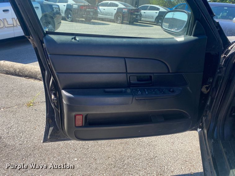 image for item IG9772 2009 Ford Crown Victoria Police Interceptor