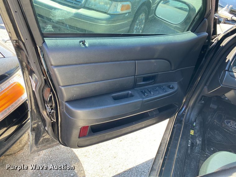 image for item IG9774 2009 Ford Crown Victoria Police Interceptor