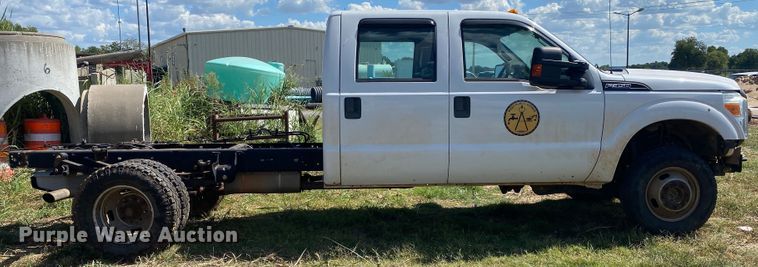 image for item IG9781 2011 Ford F350 Super Duty  pickup truck cab and chassis