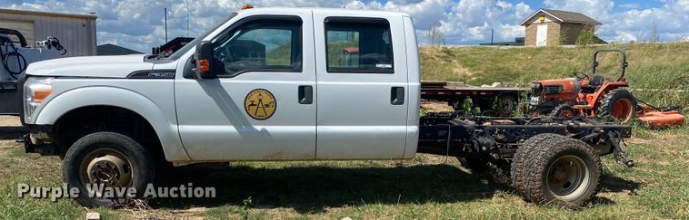 image for item IG9781 2011 Ford F350 Super Duty  pickup truck cab and chassis